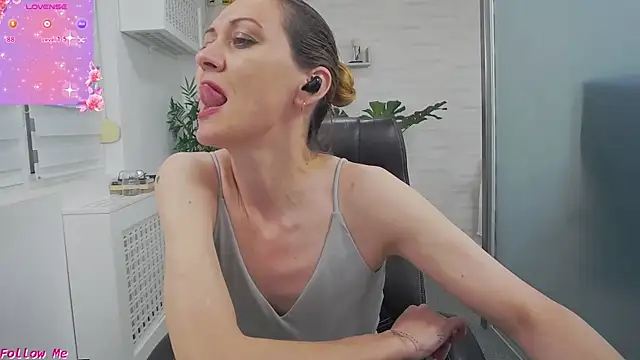 EllaMilf_ webcam