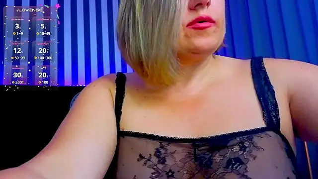 KiraRoxx webcam