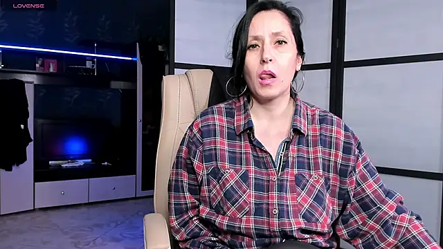Lucky_Milf webcam