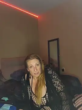 lilyhornyhousewife webcam