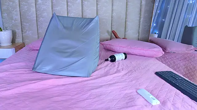 mia_scot webcam