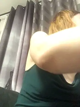 Velvet_Cry webcam