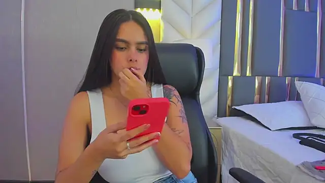 ChloeHarper_ webcam