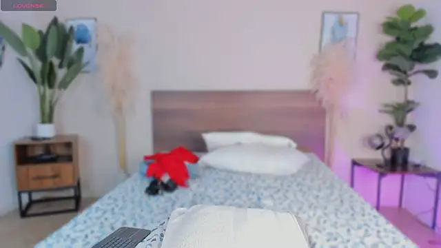 Niicol_Jenner webcam
