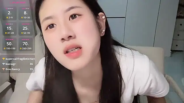 Yvonne-07 webcam
