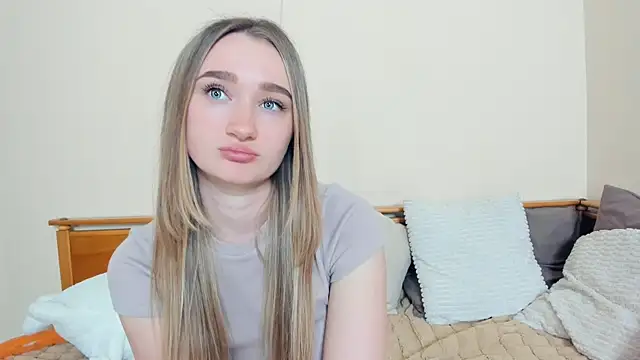 VioletteClaire webcam