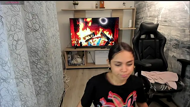 CarolineFyre webcam