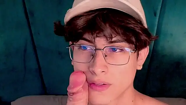 Aaron_Eze webcam