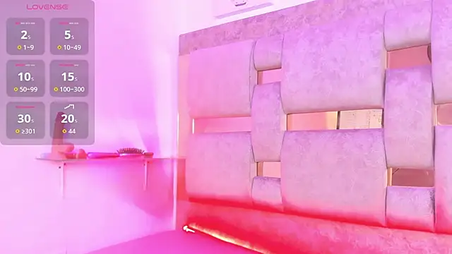 Playful_Violet webcam