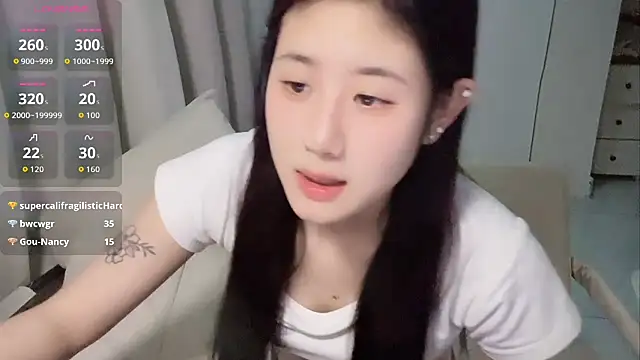 Yvonne-07 webcam