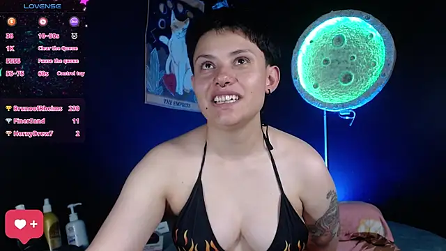 girl_intense444 webcam