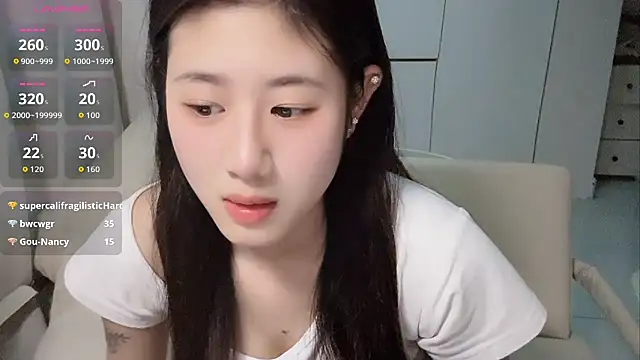 Yvonne-07 webcam