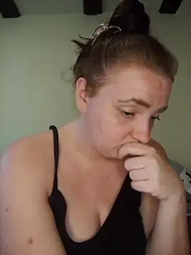 Bella-Monroe webcam