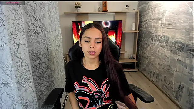 CarolineFyre webcam