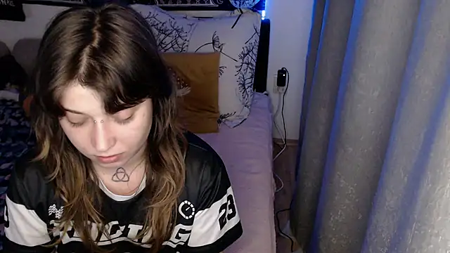 AlienforTwenty webcam
