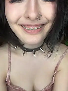 virusDoll webcam
