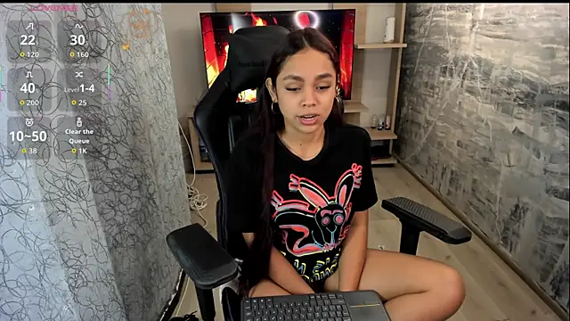 CarolineFyre webcam