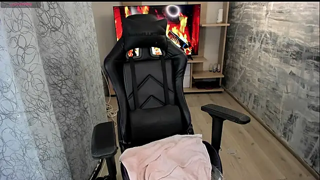 CarolineFyre webcam