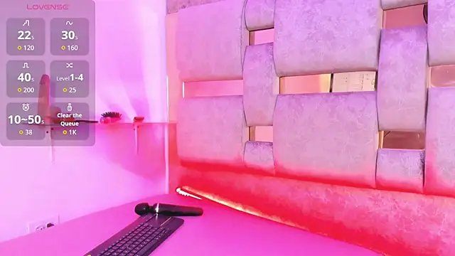 Playful_Violet webcam