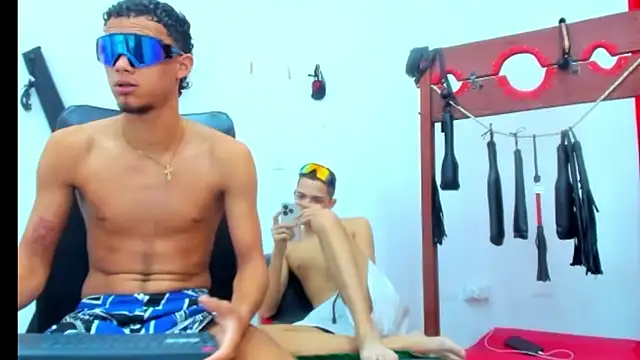 friends_lust_latin webcam