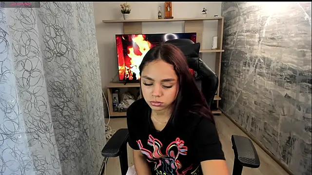 CarolineFyre webcam