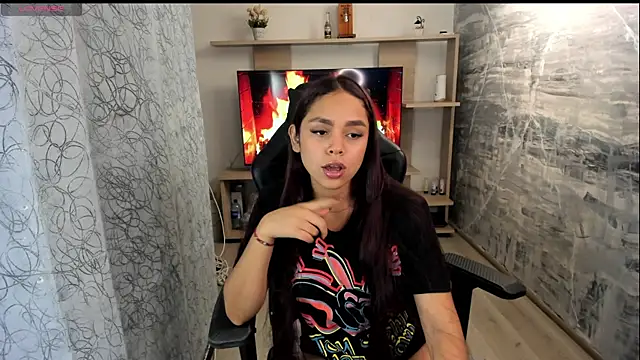 CarolineFyre webcam