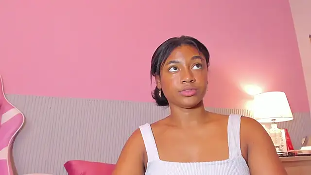 Laraebony_ webcam