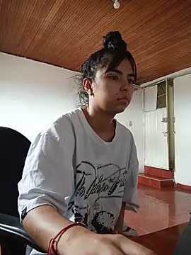 Amarantha_222 webcam