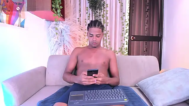 TaylorClay_ webcam