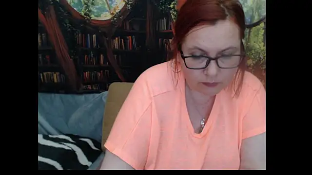 PlayfullMature webcam