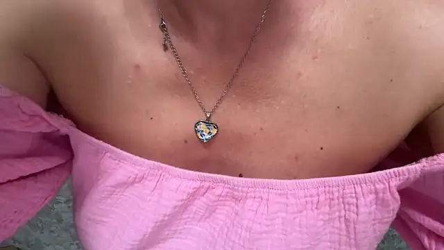 Angelinaa19 webcam
