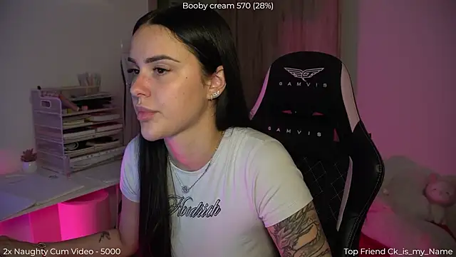NaomiiMoon webcam