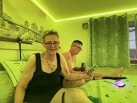 Curvy-Jinx live cam