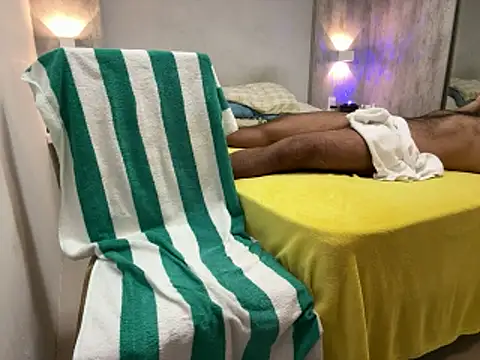 CasadoLutadorBigStuds live cam
