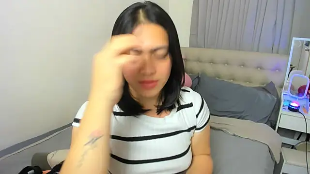 BubbbleButtDemi live cam