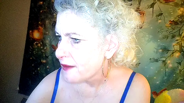 Blondie_the_librarian webcam