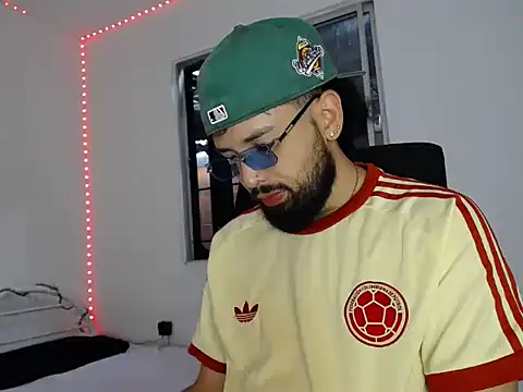 camilorestrepo77 live cam