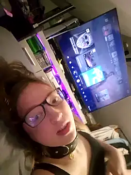 Freaky-Doll webcam