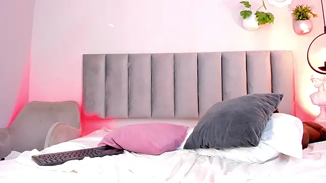 Tina_curly webcam