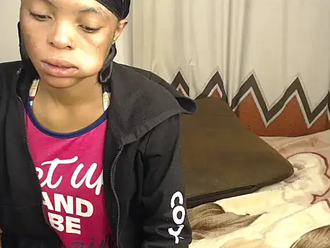 Tiny_Latifah webcam