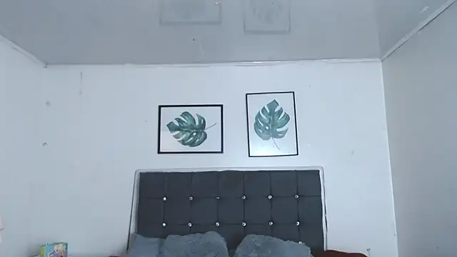 selena_yourmilf webcam