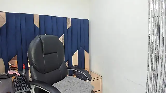 Aisha_hotts777 live cam