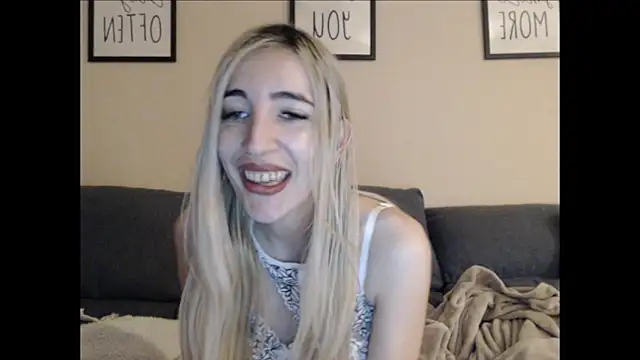 BarbieBlondieGirl webcam