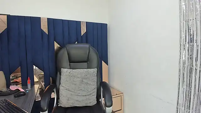 Aisha_hotts777 webcam