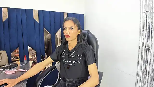 Aisha_hotts777 webcam