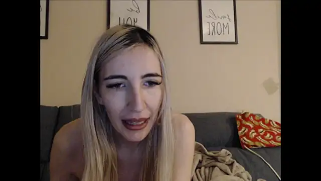 BarbieBlondieGirl webcam