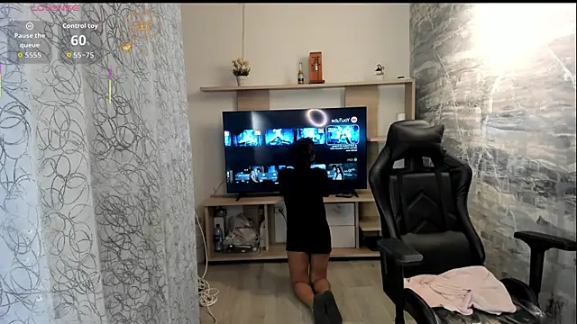 CarolineFyre webcam