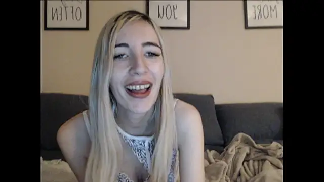 BarbieBlondieGirl webcam