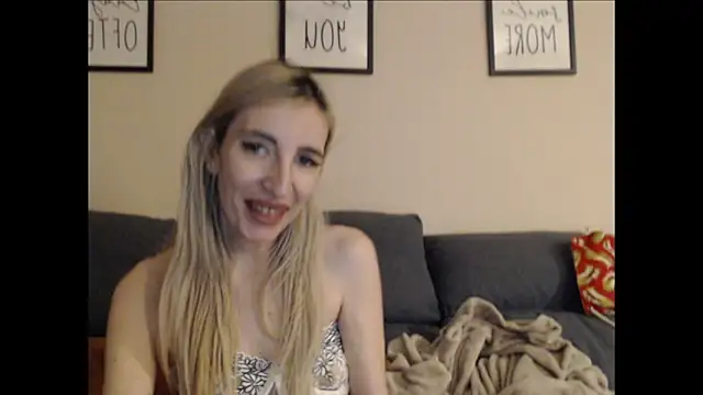 BarbieBlondieGirl webcam