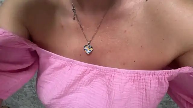 Angelinaa19 webcam